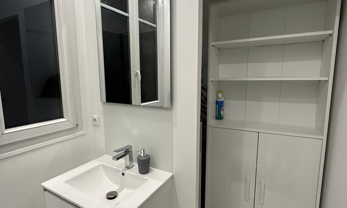 Photo of Bathroom in Les Pavillons-sous-Bois