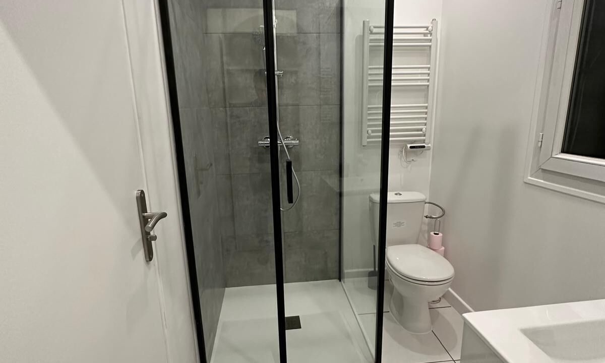 Photo of Bathroom in Les Pavillons-sous-Bois
