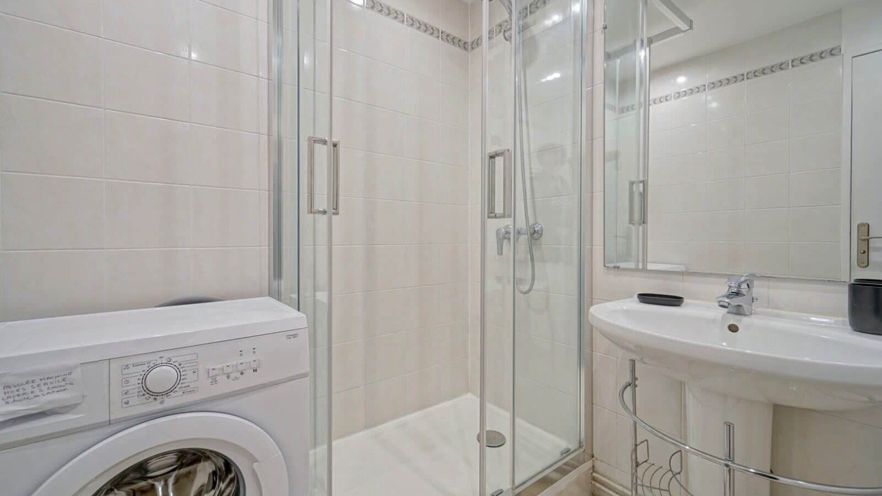 Photo of Bathroom in Les Puces de Saint-Ouen