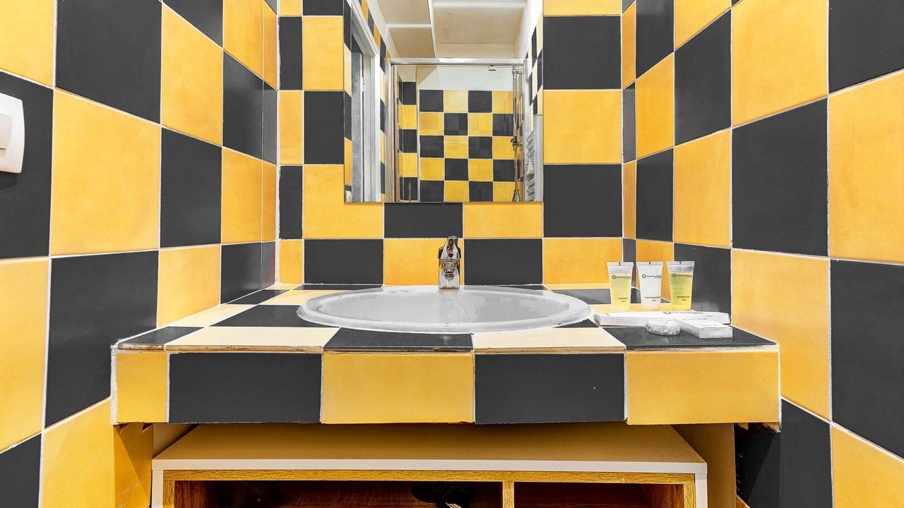 Photo of Bathroom in Quartier de la Folie-Mericourt