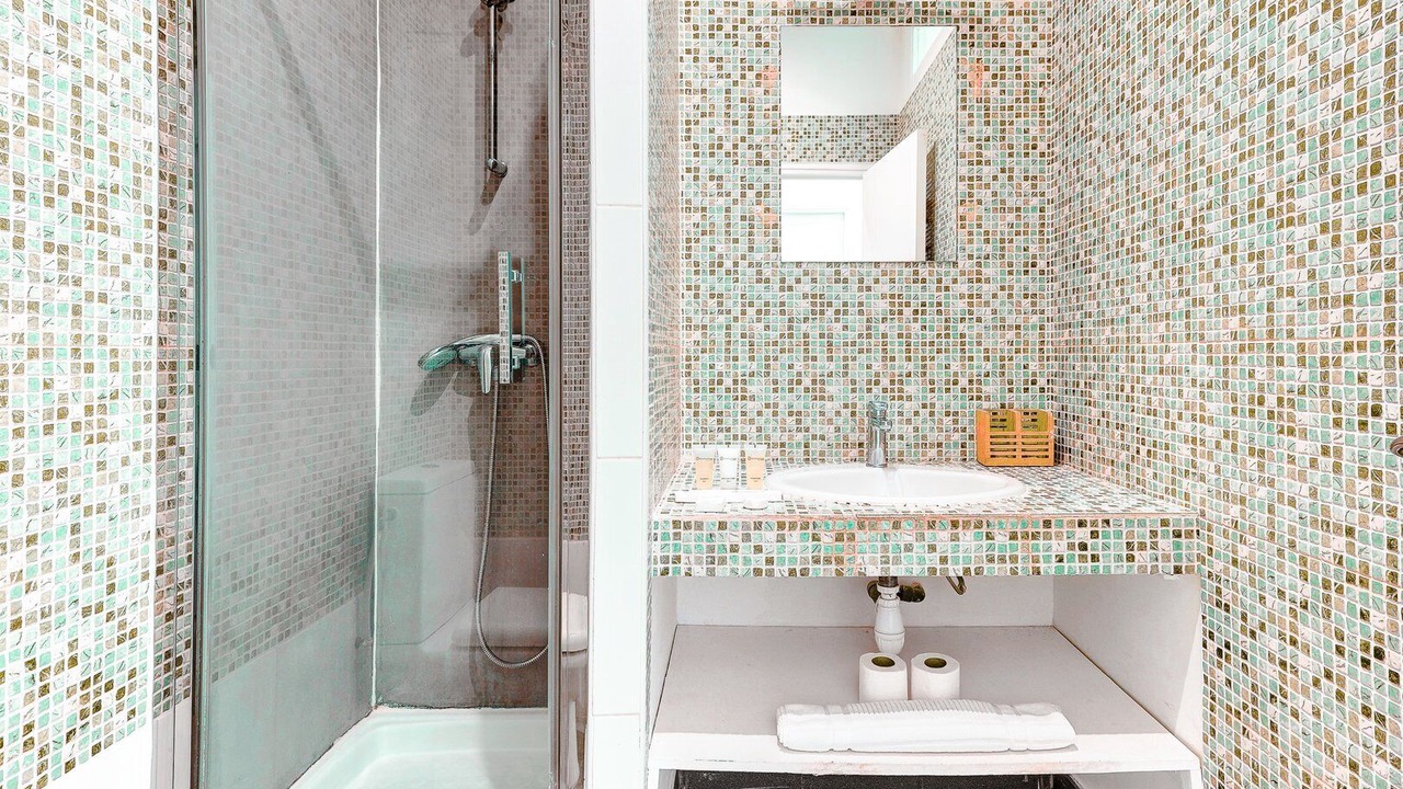 Photo of Bathroom in Quartier de la Folie-Mericourt