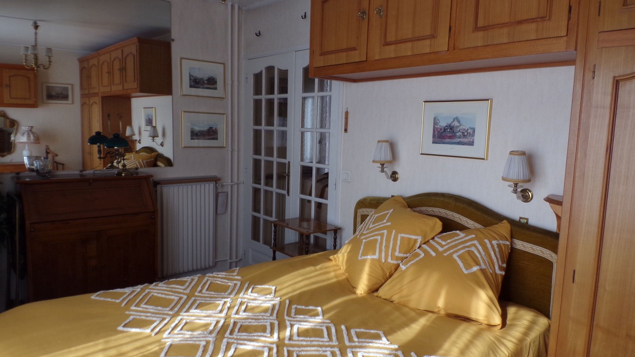 Photo of Bedroom in 10th Arrondissement