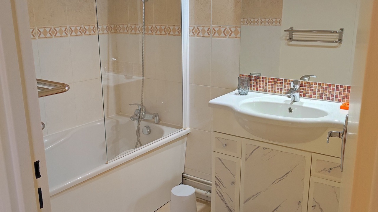 Photo of Bathroom in Garches