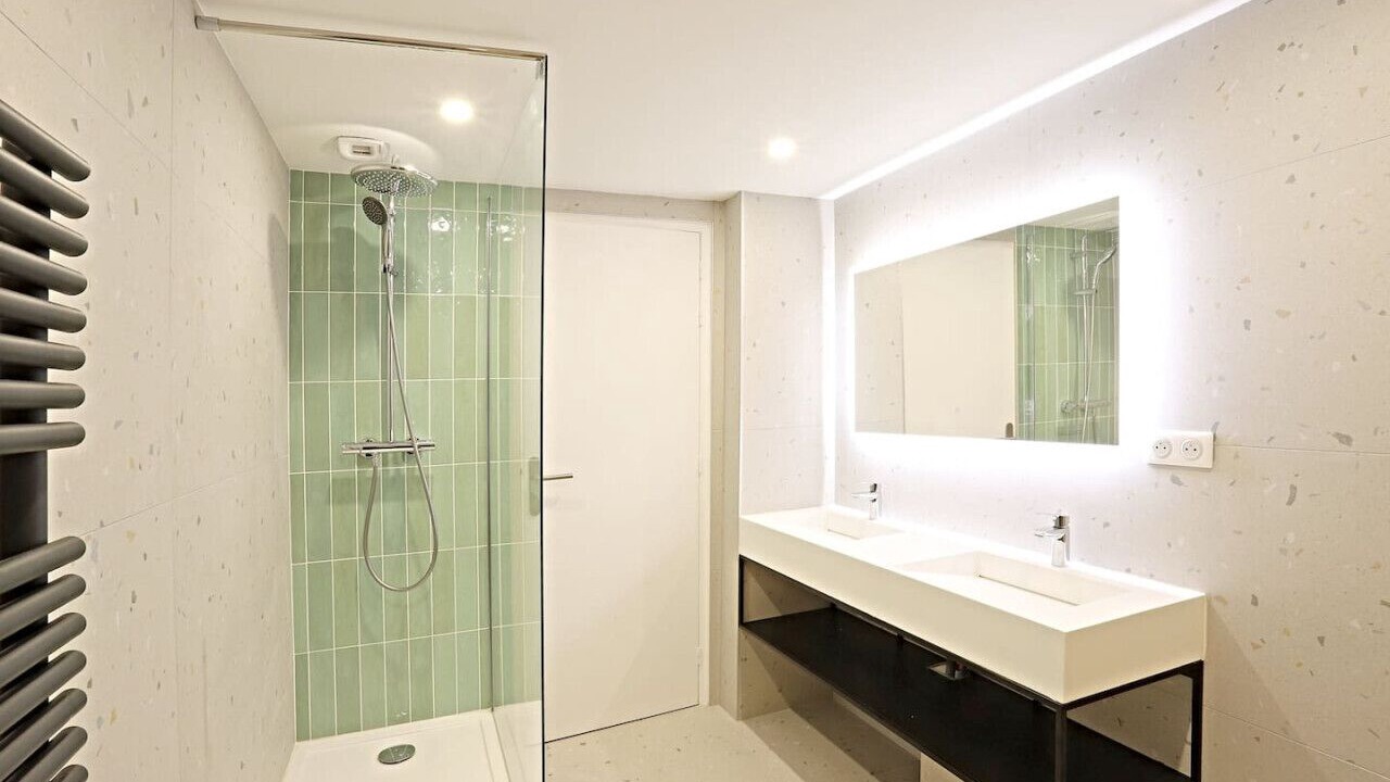 Photo of Bathroom in Quartier Saint-Ambroise