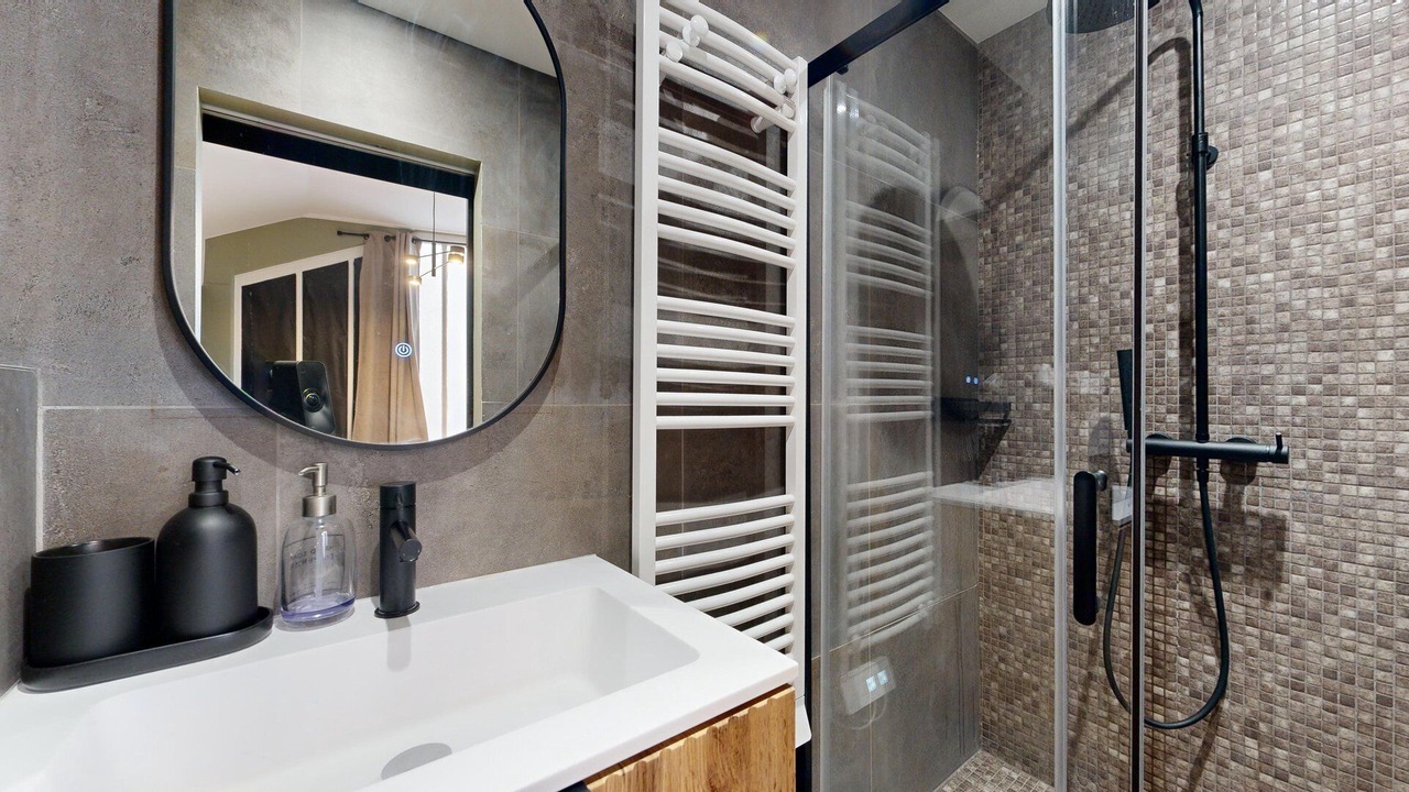 Photo of Bathroom in Saint-Lambert