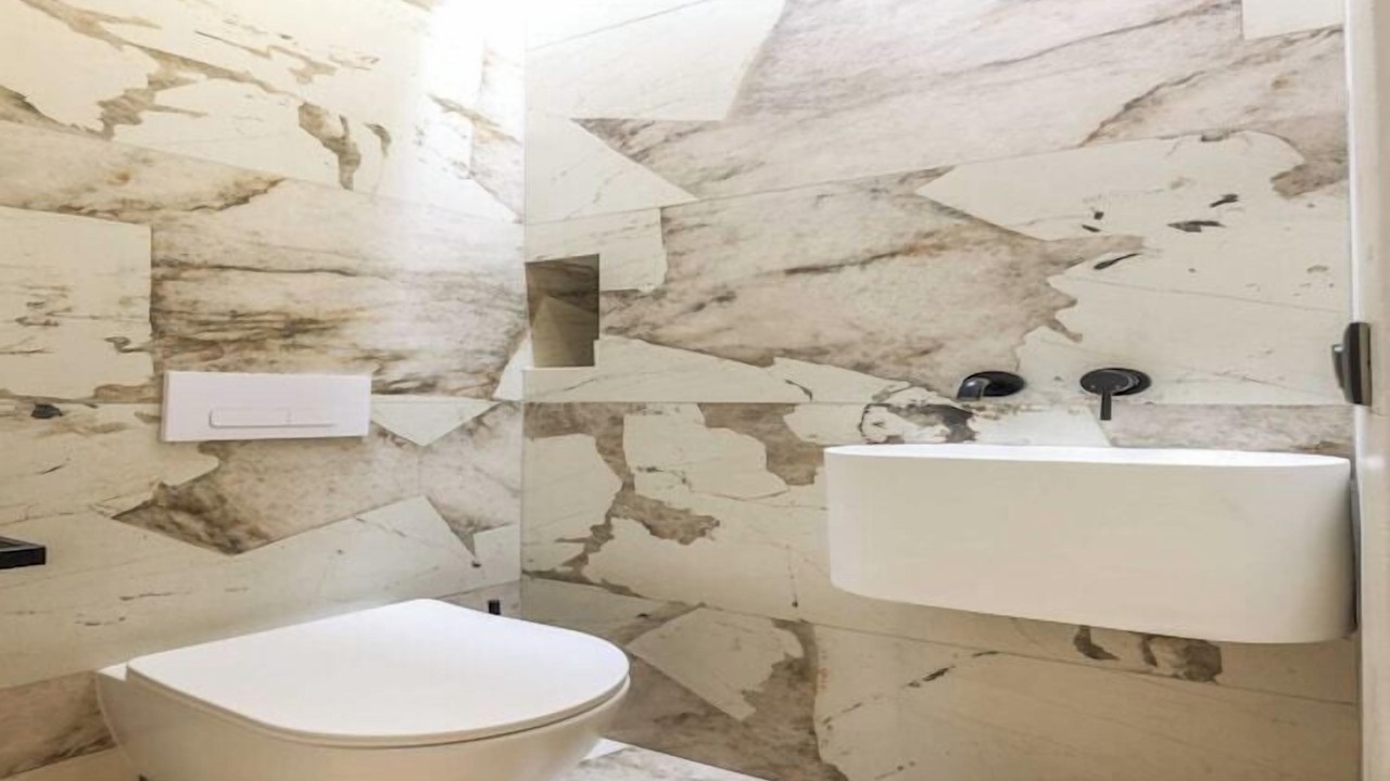 Photo of Bathroom in Quartier des Grandes-Carrieres