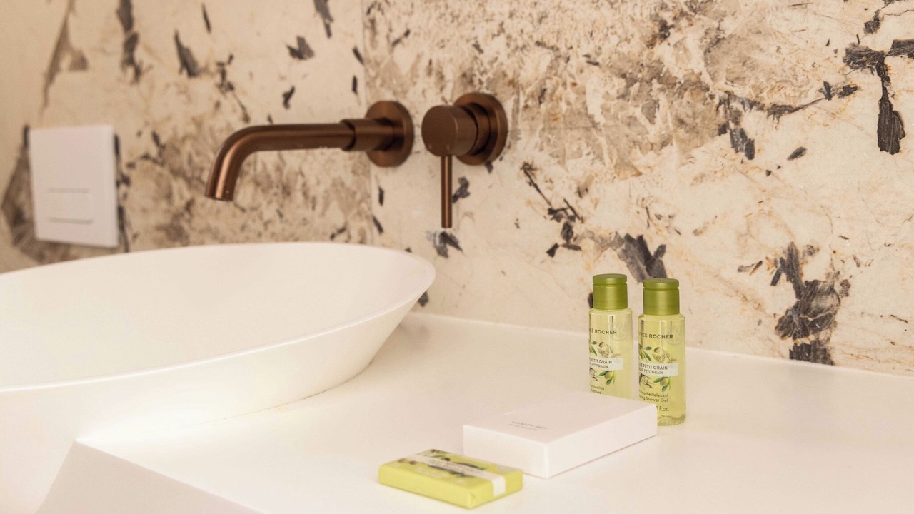 Photo of Bathroom in Quartier des Grandes-Carrieres