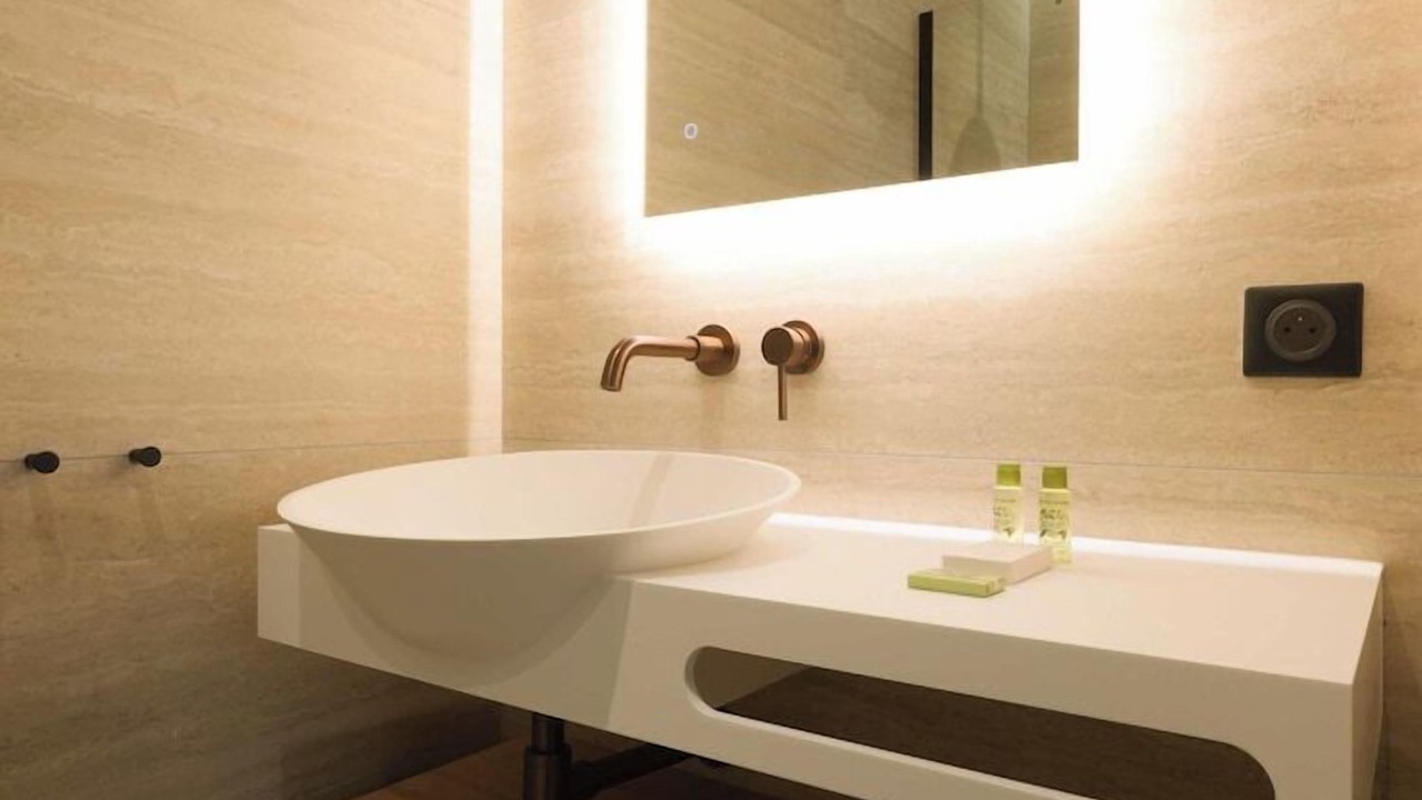 Photo of Bathroom in Quartier des Grandes-Carrieres