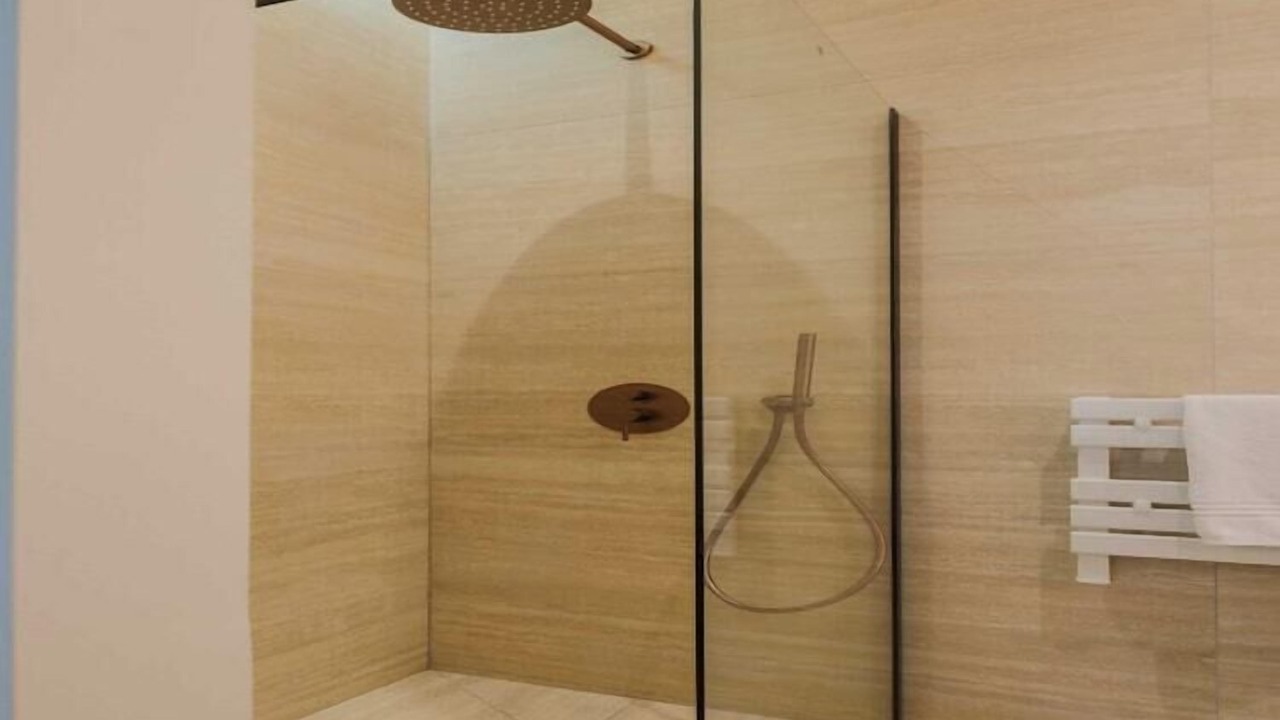 Photo of Bathroom in Quartier des Grandes-Carrieres