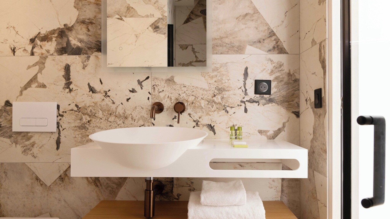 Photo of Bathroom in Quartier des Grandes-Carrieres