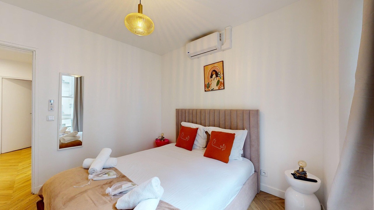 Photo of Bedroom in Arts-et-Metiers