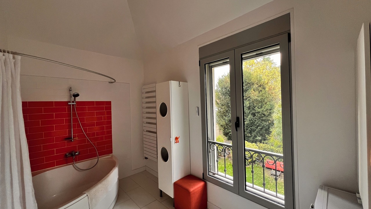 Photo of Bathroom in Garches