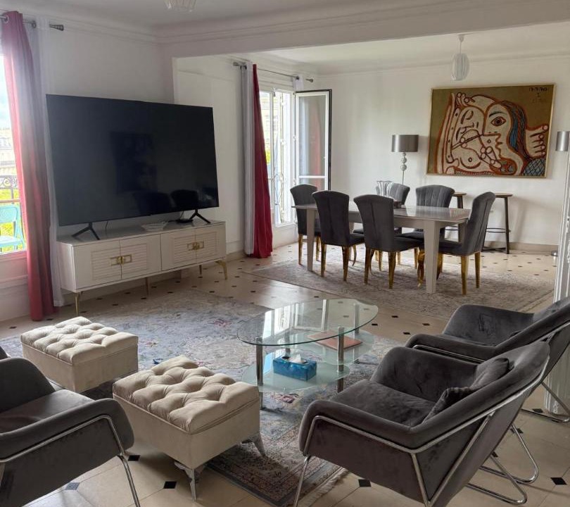 Photo of Livingroom in Chaillot