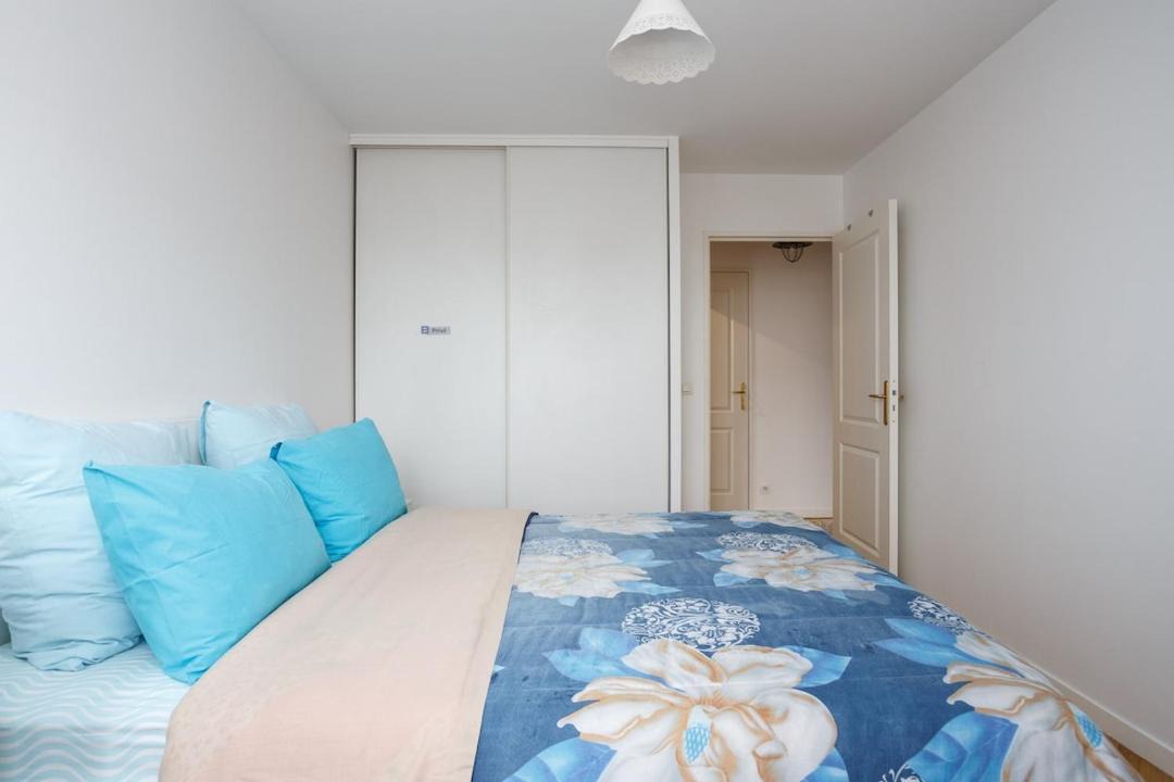 Photo of Bedroom in Suresnes