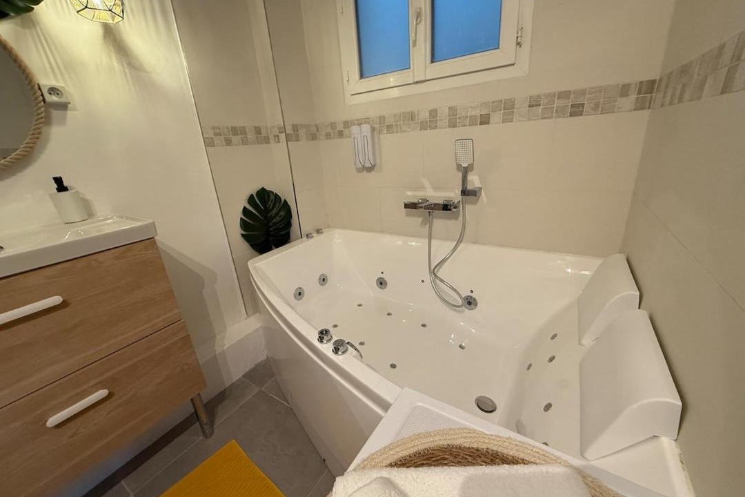 Photo of Bathroom in Neuilly-sur-Marne