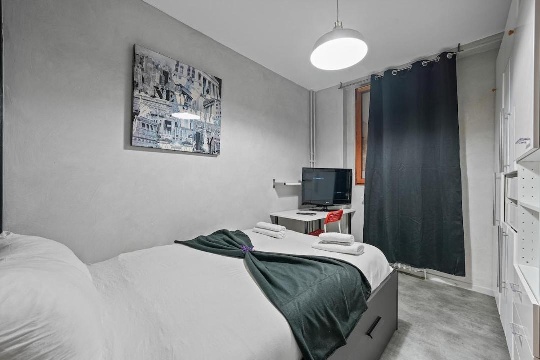 Photo of Bedroom in Adamville