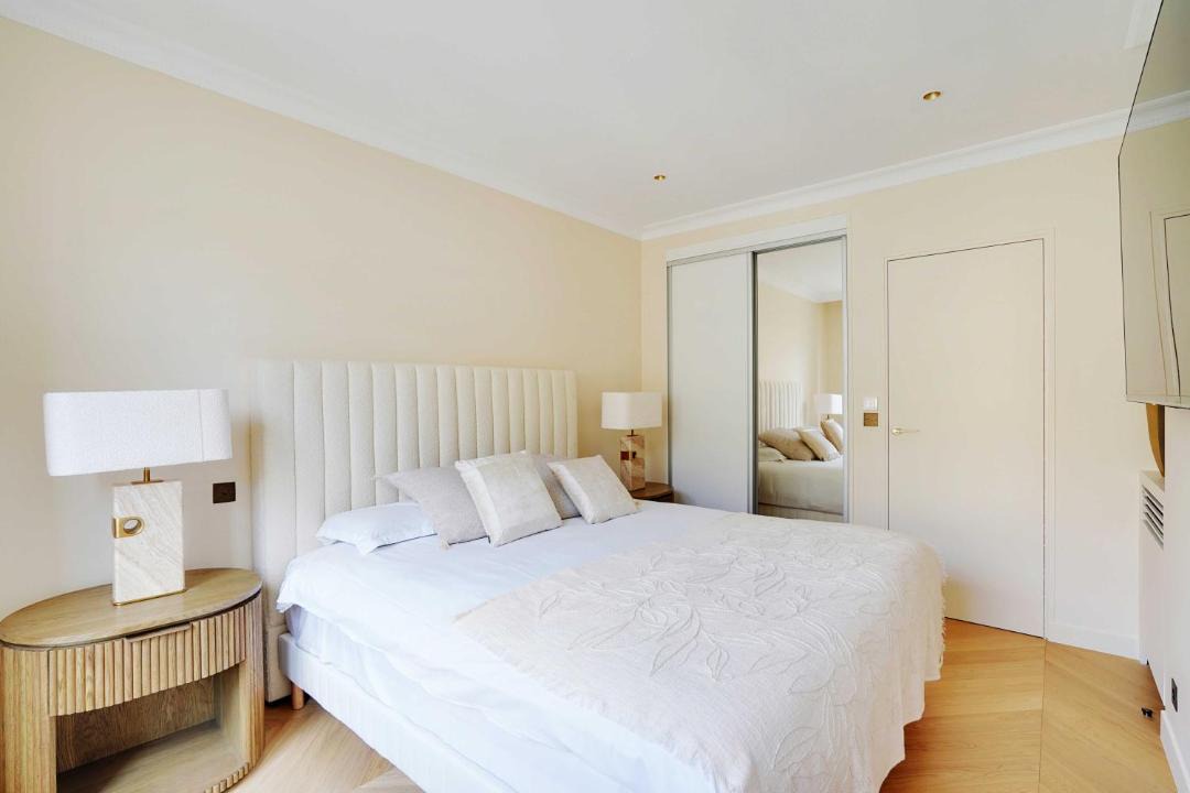 Photo of Bedroom in Chaillot