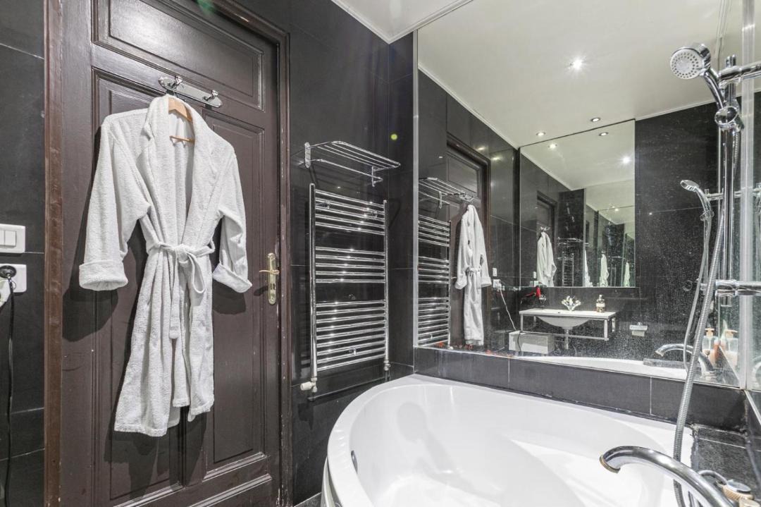 Photo of Bathroom in Faubourg-du-Roule