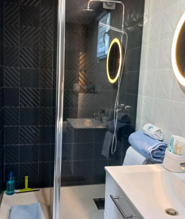 Photo of Bathroom in Magny-le-Hongre