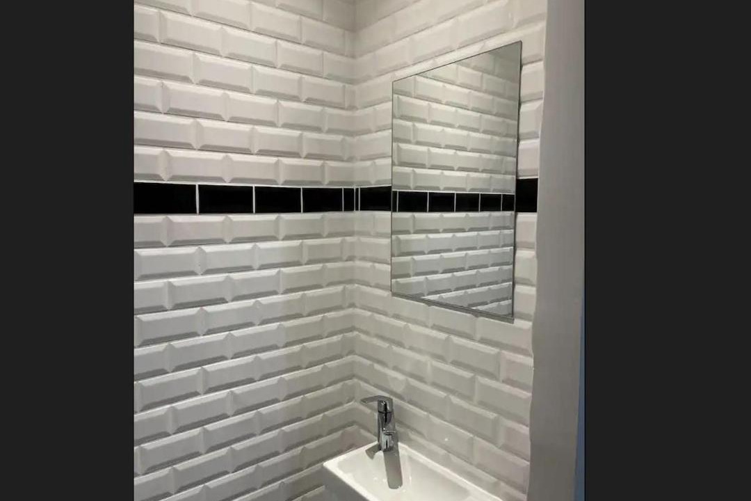 Photo of Bathroom in Quartier de la Folie-Mericourt