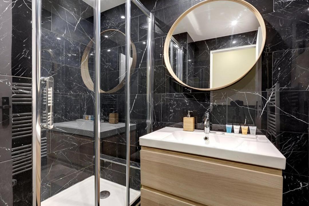 Photo of Bathroom in Quartier de la Folie-Mericourt