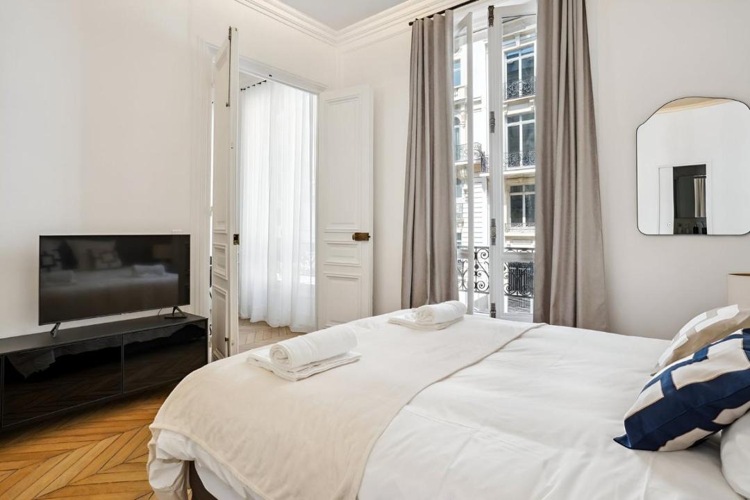 Photo of Bedroom in Chaillot