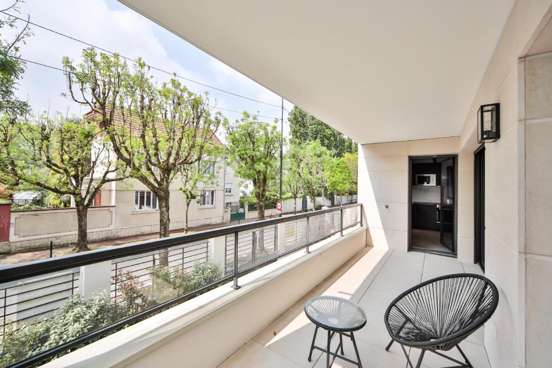 Photo of Patio Balcony in La Varenne Saint-Hilaire