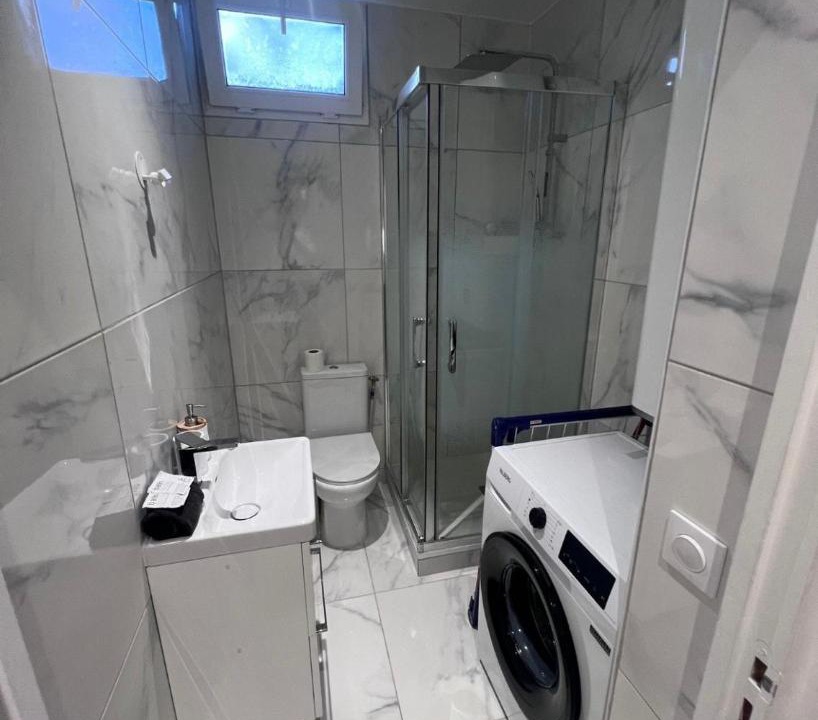Photo of Bathroom in Les Pavillons-sous-Bois