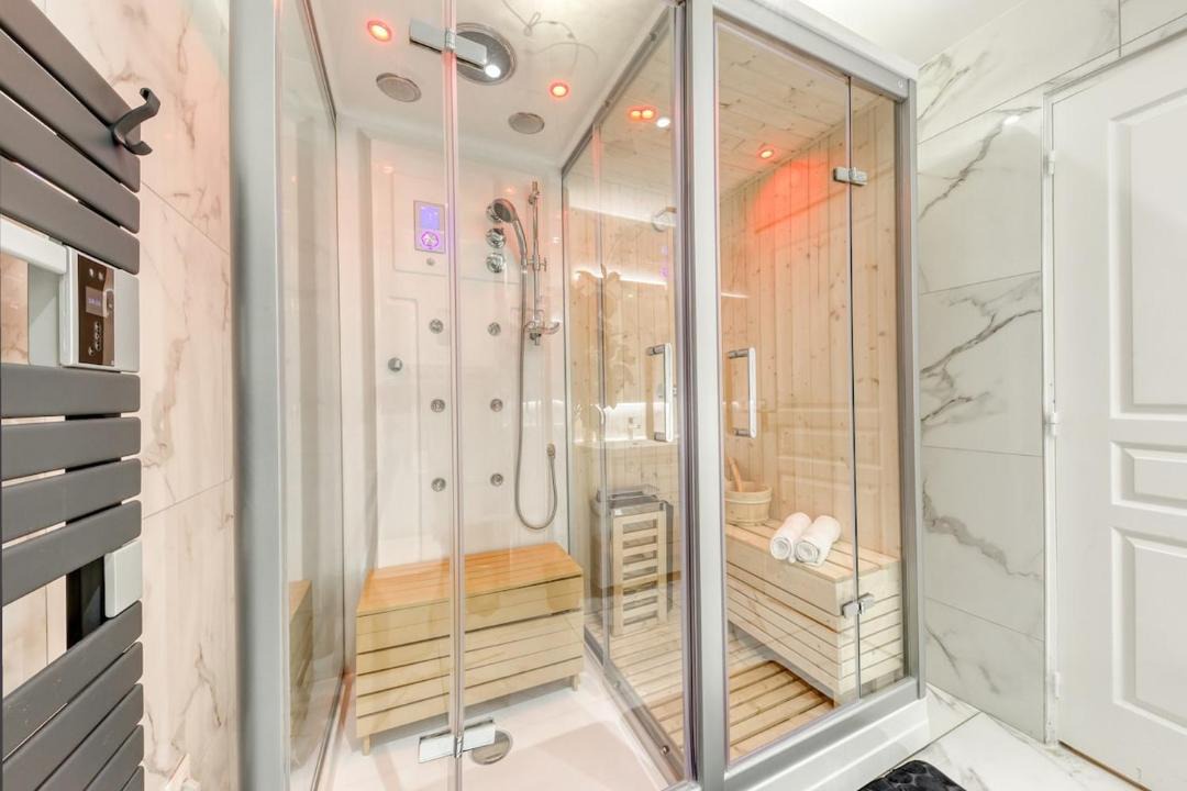 Photo of Bathroom in Les Pavillons-sous-Bois