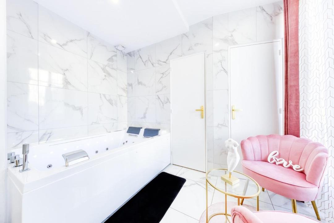 Photo of Bathroom in Les Pavillons-sous-Bois