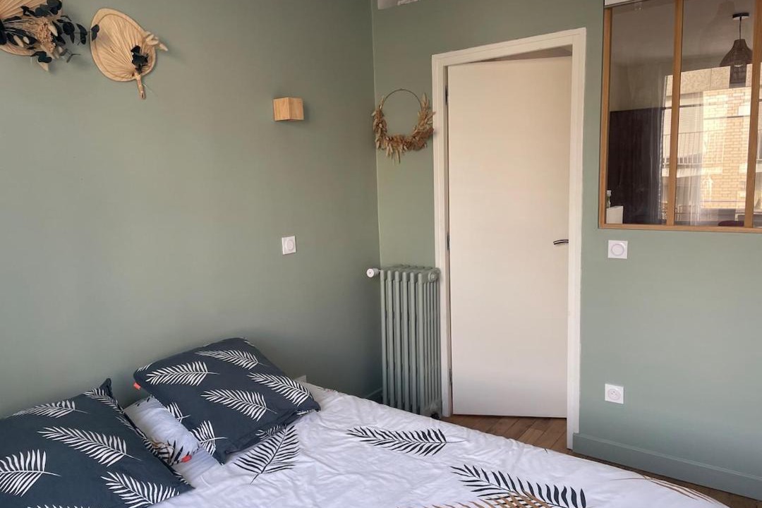 Photo of Bedroom in Asnieres-sur-Seine