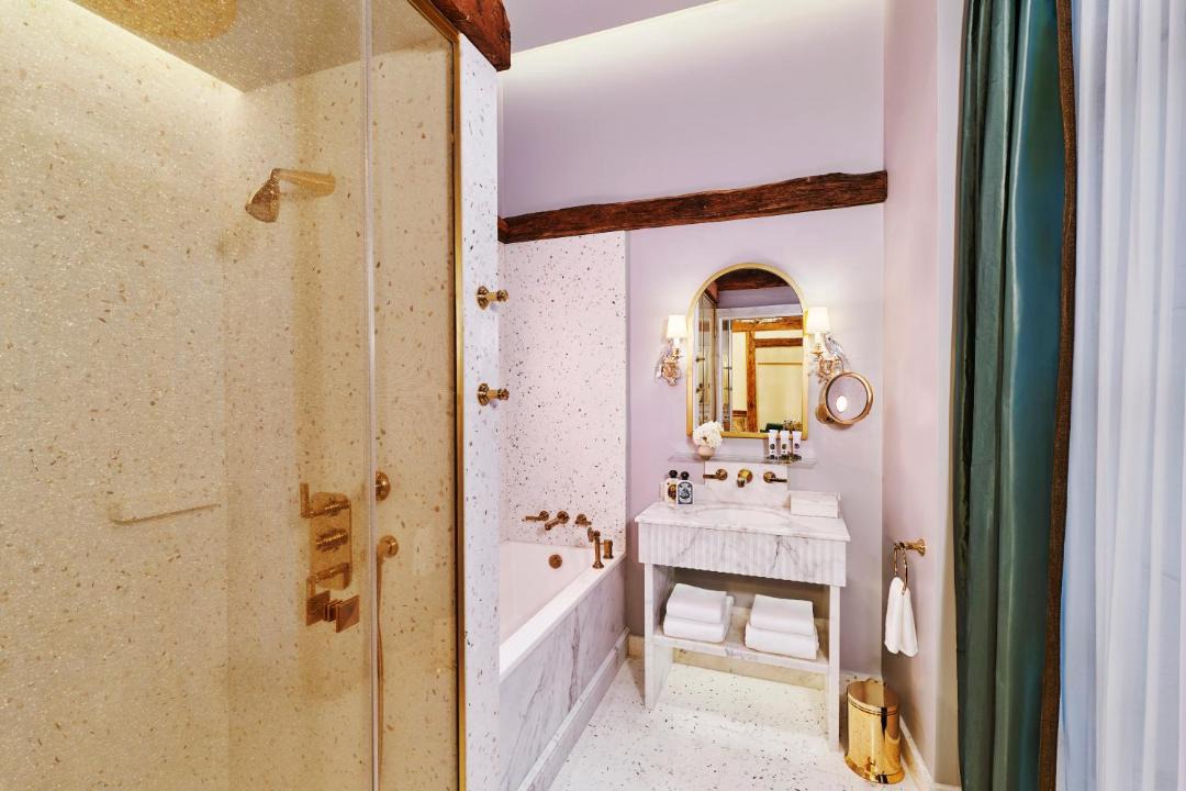 Photo of Bathroom in Quartier de la Place-Vendome
