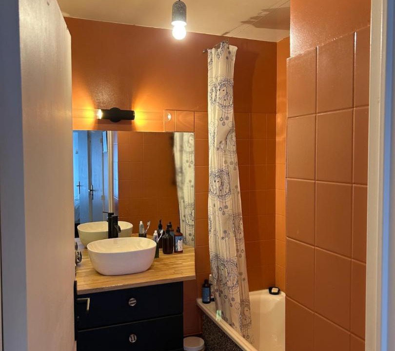 Photo of Bathroom in Quartier de la Folie-Mericourt