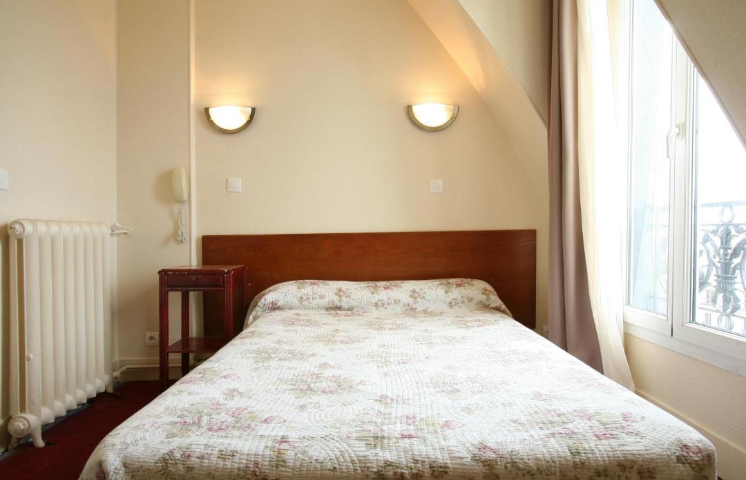 Photo of Bedroom in 10th Arrondissement
