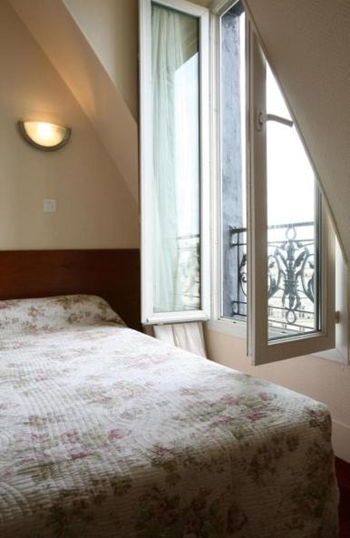 Photo of Bedroom in 10th Arrondissement