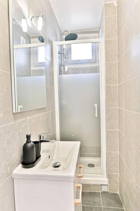 Photo of Bathroom in Montreuil