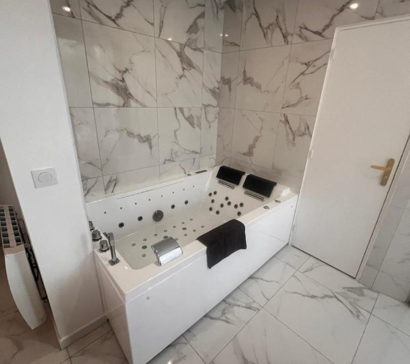 Photo of Bathroom in Les Pavillons-sous-Bois