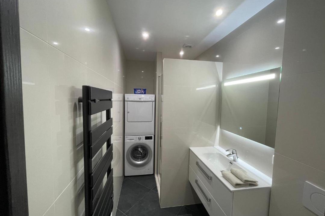 Photo of Bathroom in Quartier de la Folie-Mericourt