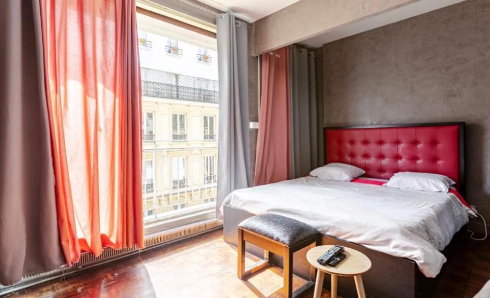 Photo of Bedroom in Chaillot