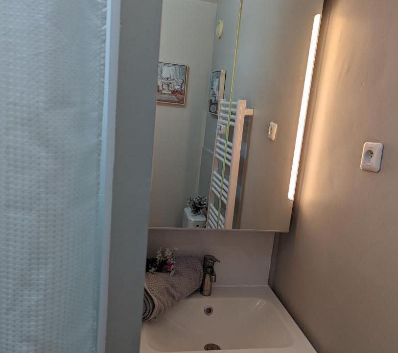 Photo of Bathroom in Quartier de la Folie-Mericourt