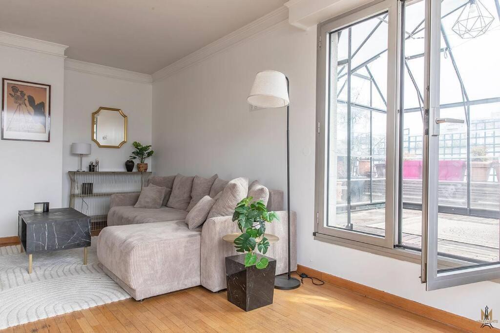 Photo of Livingroom in Quartier des Grandes-Carrieres