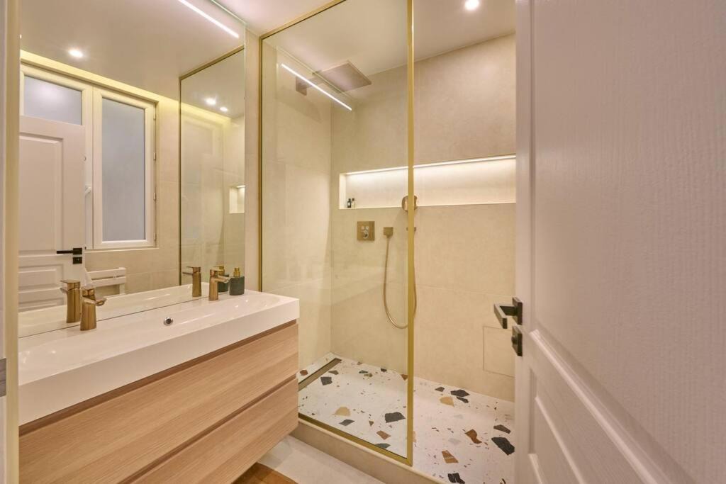Photo of Bathroom in Notre-Dame-des-Champs