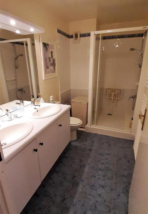 Photo of Bathroom in Puteaux