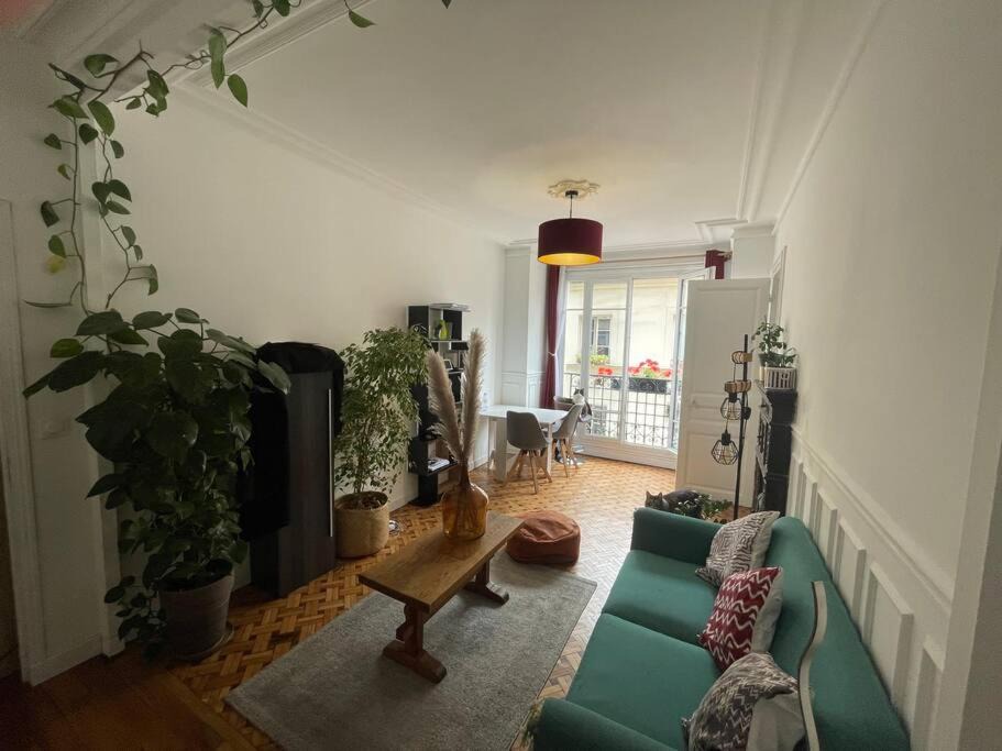 Photo of Livingroom in Archives