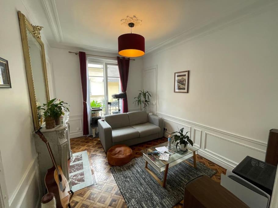 Photo of Livingroom in Archives