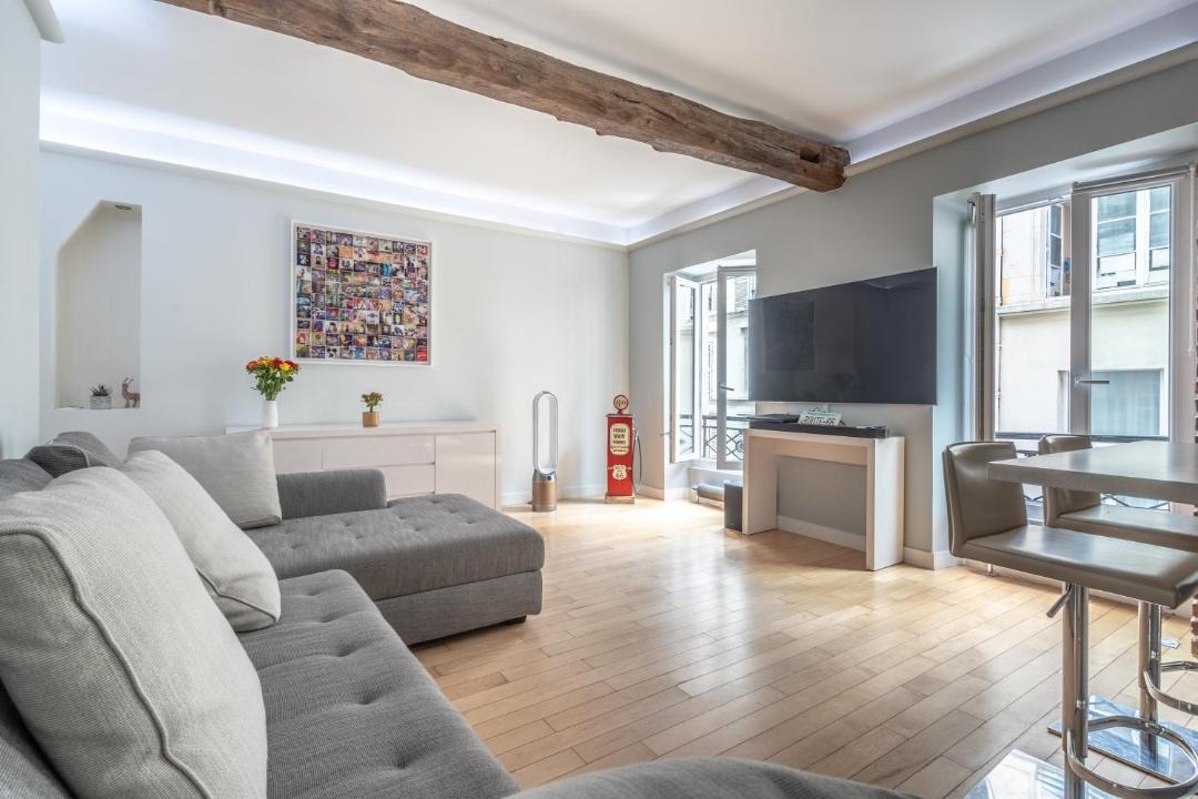 Photo of Livingroom in 9th Arrondissement