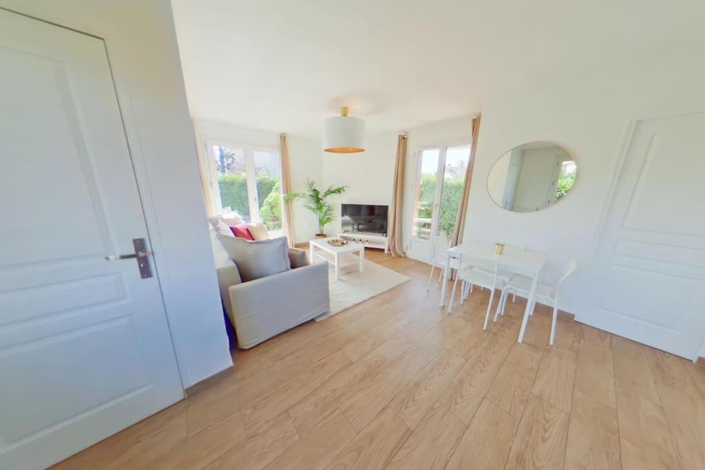 Photo of Livingroom in Livry-Gargan