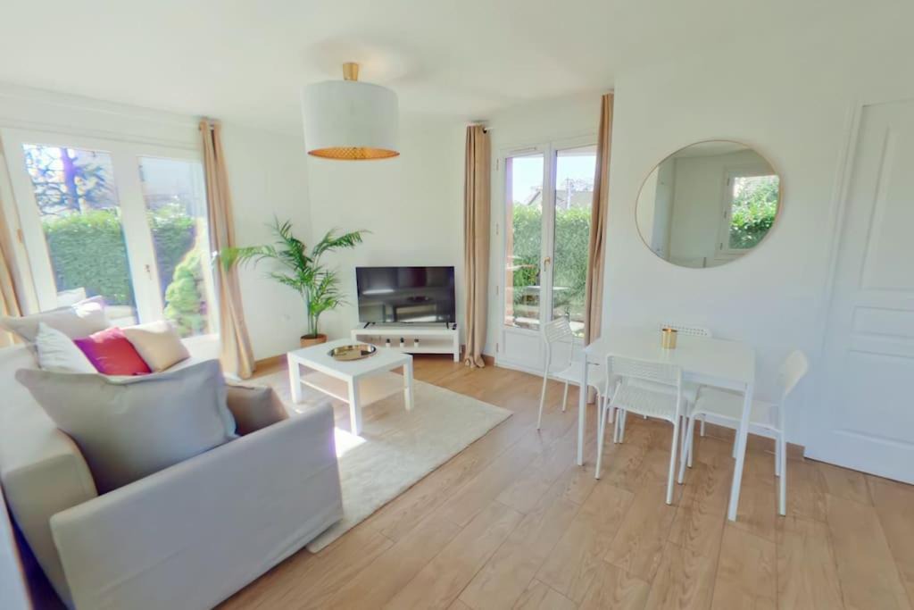 Photo of Livingroom in Livry-Gargan