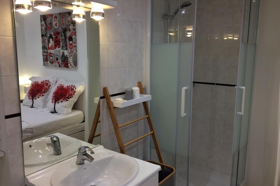 Photo of Bathroom in Les Pavillons-sous-Bois