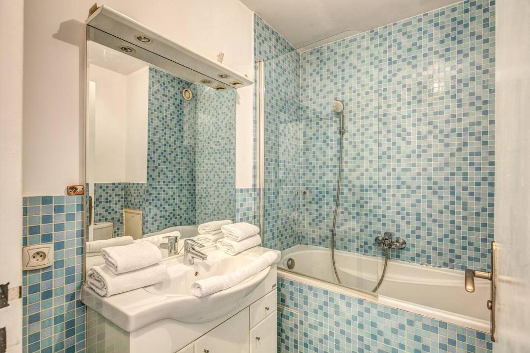 Photo of Bathroom in Quartier de la Folie-Mericourt